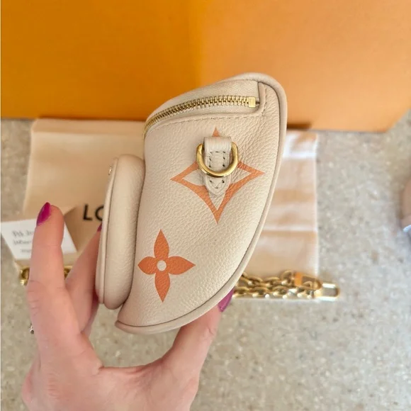 🩷sold🩷Louis Vuitton Mini Bumbag By the Pool - Picture 6 of 15